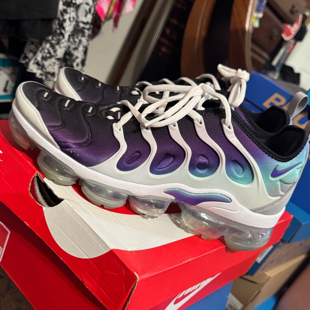 Vapor max plus men’s size 9.5 like new